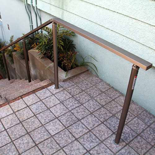 踊り場手すり施工後
