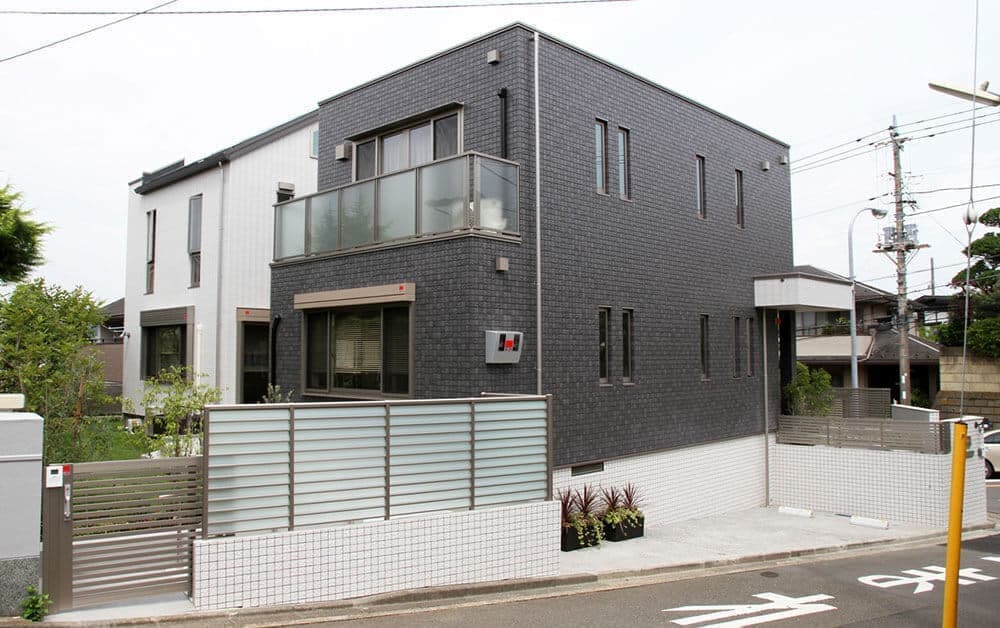 緑豊かなお庭側裏口