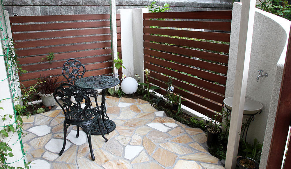 自然石乱張りテラス