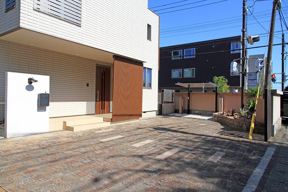 住宅とお庭の全体