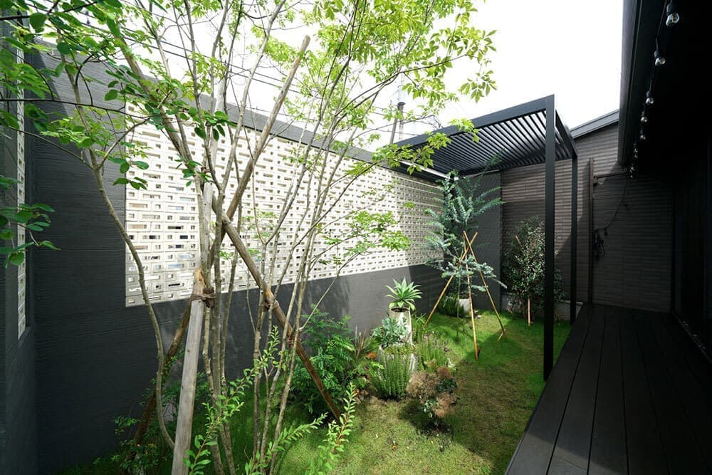 目隠し塀と植栽