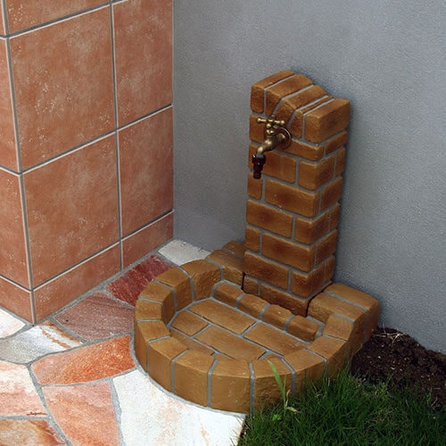 おしゃれなレンガ造りの立水栓