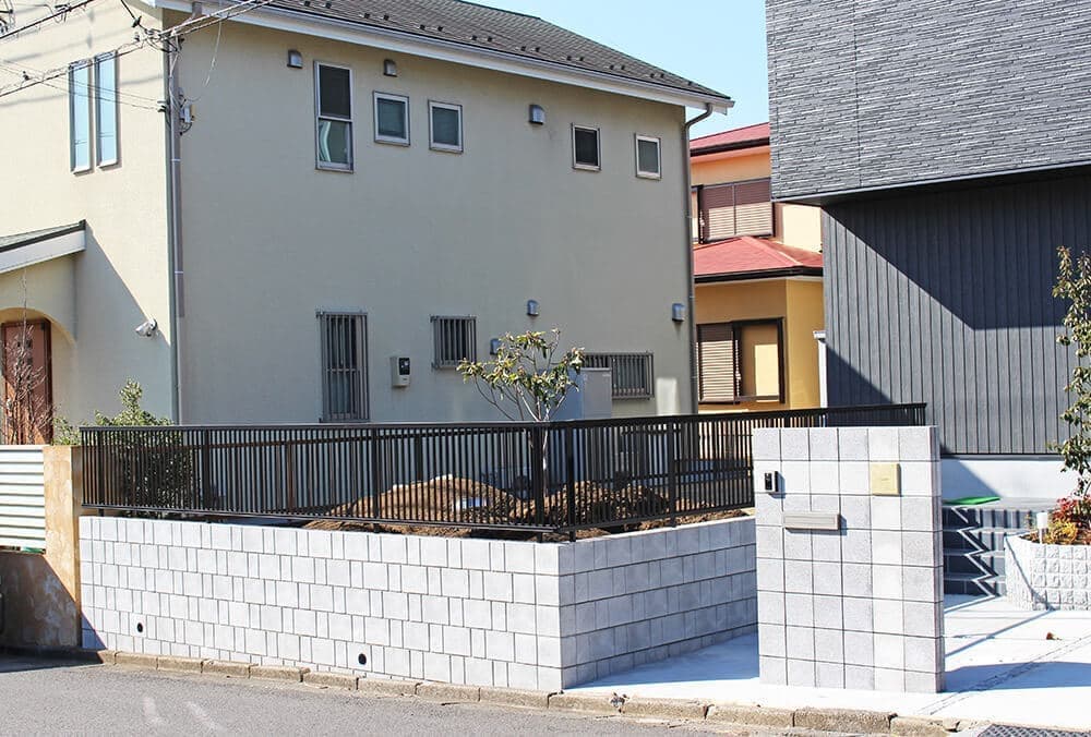 景観に馴染むフェンス