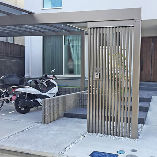 スカイリード、格子