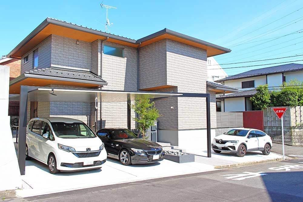 カーポートSCの梁延長を活用したゲートアプローチ