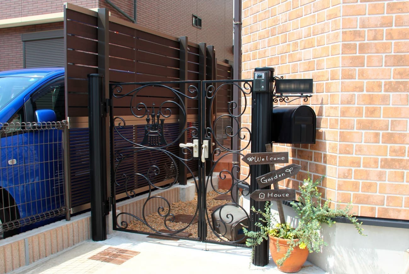 ディズニー門扉施工後