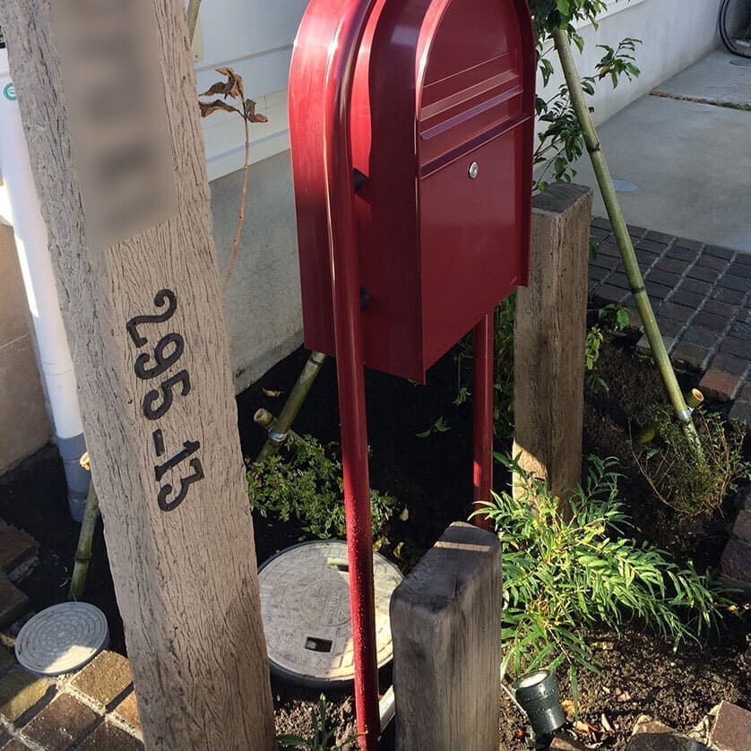ポストと表札