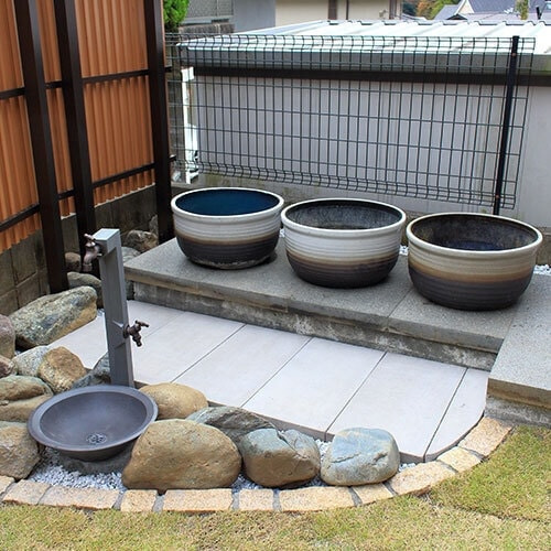 水栓柱と水瓶